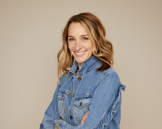 lindsay holden headshot