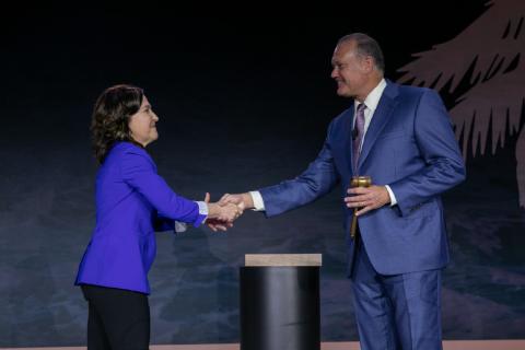 Brian Nightengale receives gavel from Colleen Lindholz